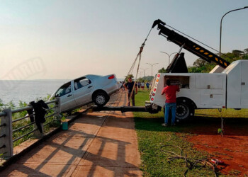 Familiares reconocieron el cuerpo de la mujer que cayó con su auto al arroyo Mártires