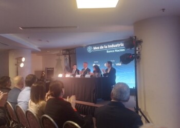 Con tono de campaña Batakis promocionó créditos para el empresariado