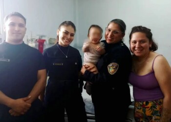 Policías le salvaron la vida a una beba de 8 meses