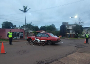 Joven motociclista lucha por su vida tras un violento choque en Oberá