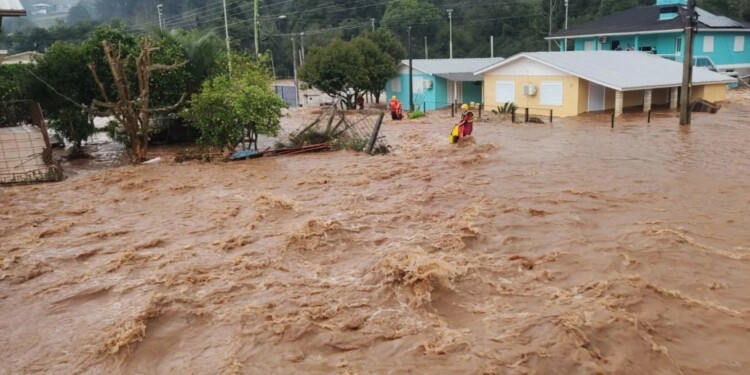 SUR DE BRASIL. Inundaciones en la ciudad de Nova Bassano, Rio Grande do Sul.