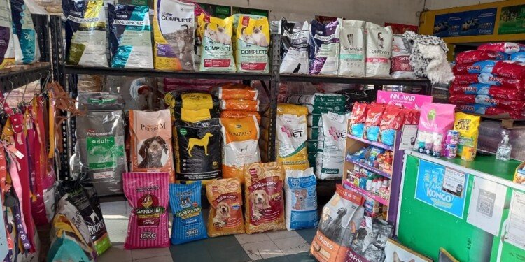 LA ECONOMÍA. Muchas familias destinan gran parte de sus ingresos a la alimentación de las mascotas. De la misma forma, los medicamentos veterinarios también registraron importantes incrementos en los últimos meses.