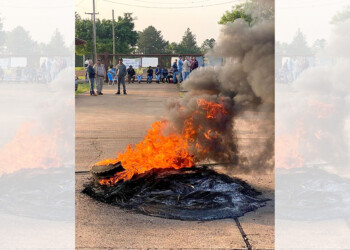 Alem: trabajadores de la citrícola cortan el acceso a la cooperativa