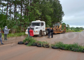 Vecinos están sin agua hace más de 10 días y cortaron la ex ruta 213: “Estamos olvidados”