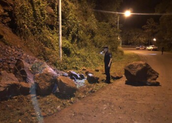 Hubo desmoronamiento en paredones de piedra de la ruta 7