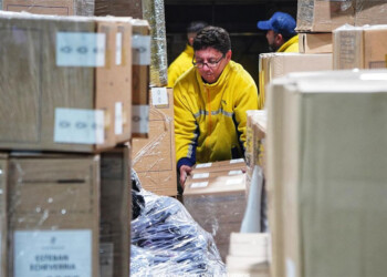 Elecciones 2023: llegan a las provincias las urnas, sobres y útiles para las generales de octubre