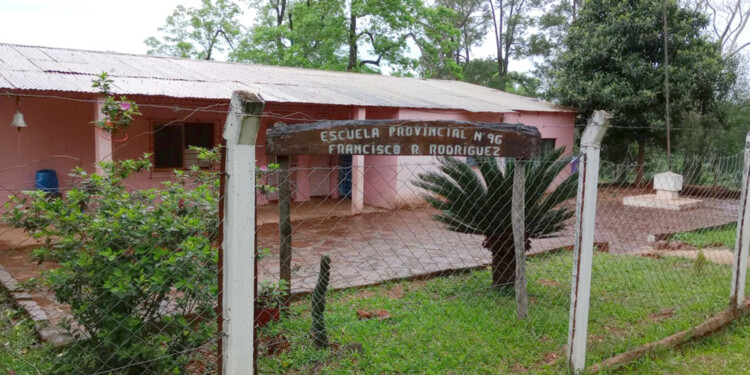 ESCUELA 96. La escuela Francisco Rodríguez recibe en total a 76 alumnos de Mbokajaty I y II de San Ignacio.