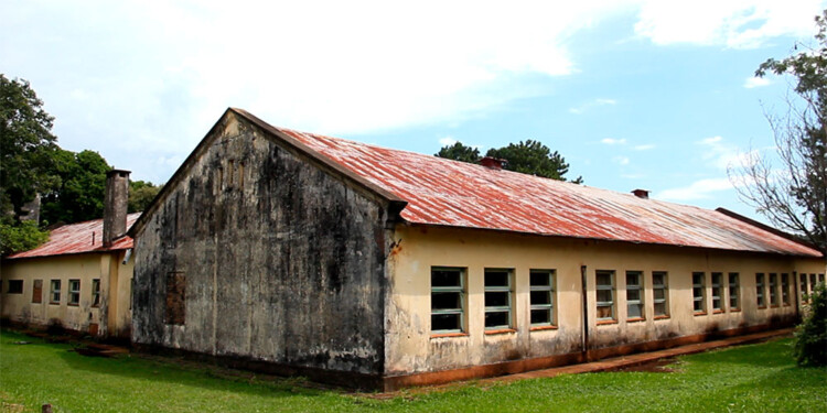 PREDIO. Buscan instalar la Fazenda de la Esperanza en la ex Escuela de Fontana, donde se proyectó un centro de rehabilitación antes, pero que nunca vio la luz. (Foto Meridiano 55).