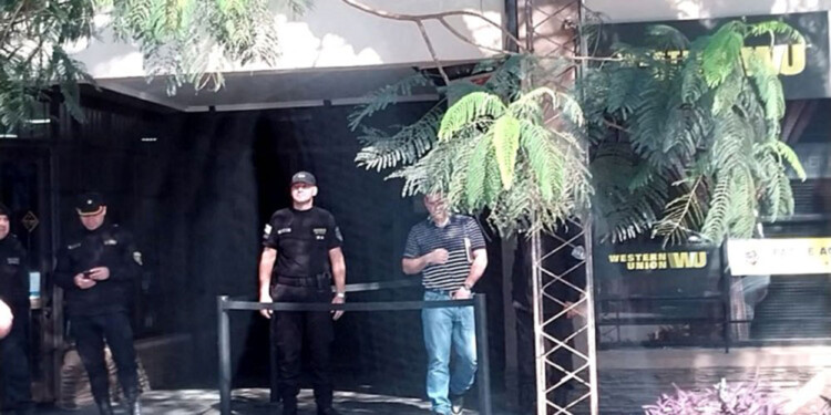 INVESTIGACIÓN. La estafa piramidal consistía en la inversión de dólares para volcarlos en una financiera a modo de reinversión o especie de “plazo fijo”, según explicaron algunos damnificados.