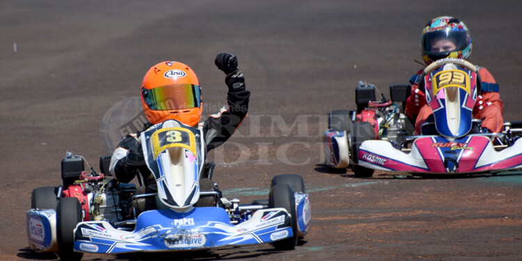 A CELEBRAR. Felipe Morgenstern celebra un nuevo triunfo en Escuela.