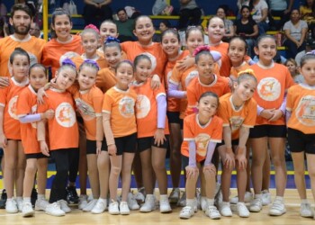 Gimnastas competirán en Brasil y para recaudar fondos sortean una camiseta oficial de Boca