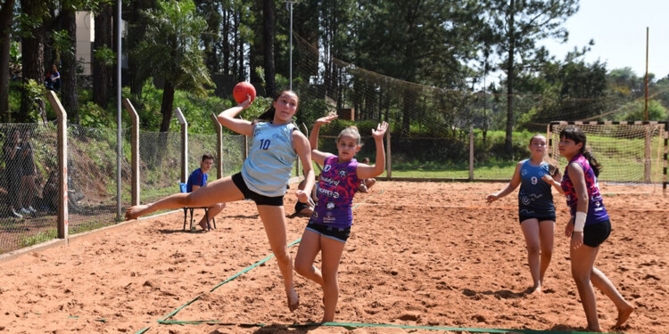 DEFINICIÓN. Las finales del handball de playa se disputaron en Oberá.