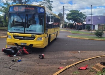 Posadas: motociclista lesionado tras ser impactado por un colectivo urbano
