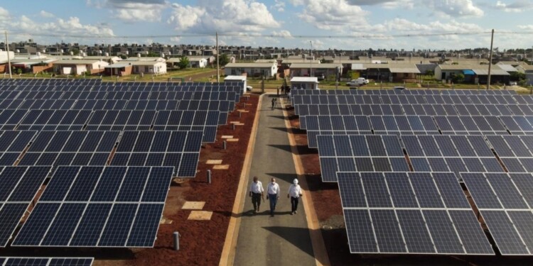 TRES EN FUNCIONAMIENTO El parque solar de Itaembé Guazú en Posadas es uno de los que ya genera energía.