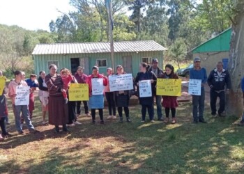 Padres autoconvocados exigen la renuncia del director de la Escuela 724