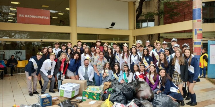 GRATIFICANTE. Los reyes coincidieron en la buena experiencia vivida ayer con los niños del Pediátrico./ Gentileza MIN
