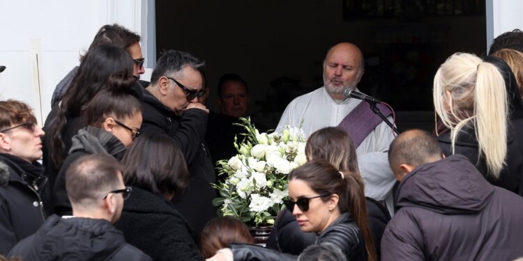 Familiares, amigos y seguidores despidieron los restos de Silvina Luna