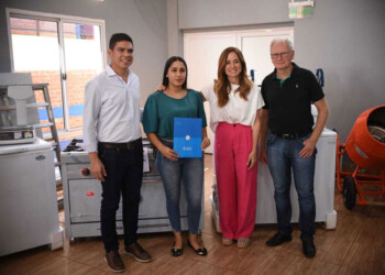 La ministra Tolosa Paz entregó insumos a cooperativas de Andresito