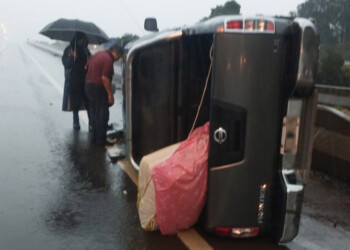 Una camioneta volcó sobre la ruta 12 en el acceso a Candelaria