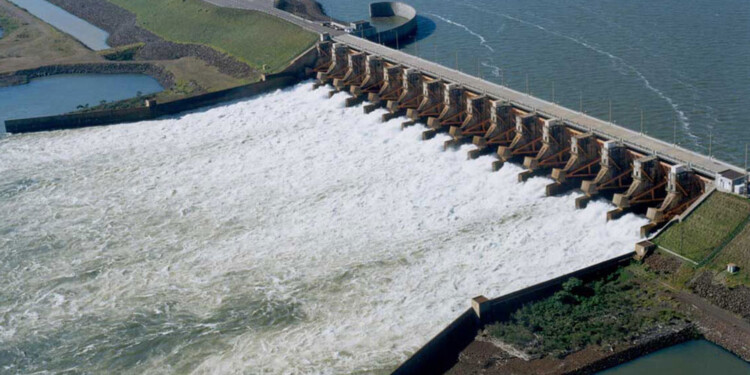 DECISIÓN PARAGUAYA. Al abrir las compuertas de Aña Cuá creció el río hacia abajo y disminuyó la generación.
