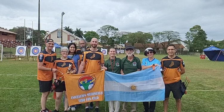 MISIONES PRESENTE. Competidores y jueces, en Ciudad del Este, Paraguay.