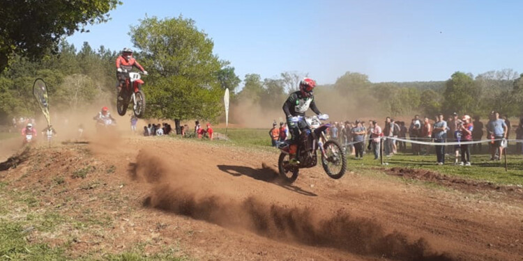 A PLENO. Los pilotos ofrecieron un gran espectáculo ante mucha gente.