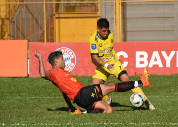 Crucero visita a Sarmiento en busca de asegurar su permanencia en el Federal A