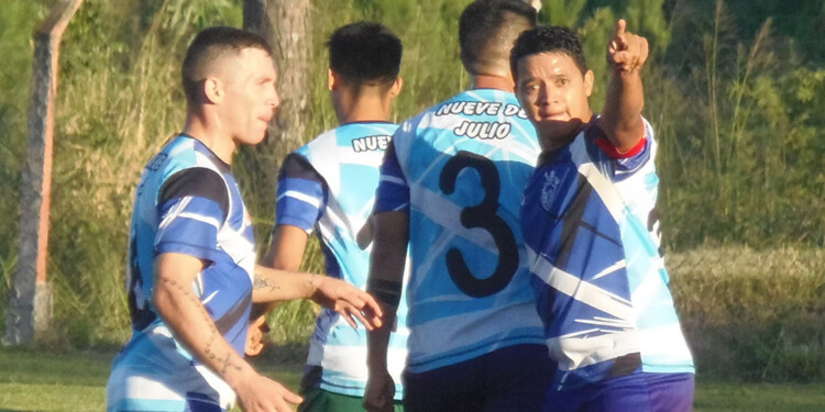 GOLAZO. Juanca Rodríguez festeja su gol para volver a ganar en la Liga.