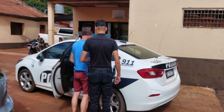 HUYÓ DE LA ESCENA. El acusado tras ser capturado el día del hecho. En las últimas horas recuperó la libertad tras pagar millonaria fianza.