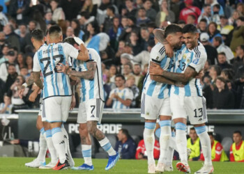 Argentina venció a Paraguay y es líder con puntaje perfecto de las Eliminatorias