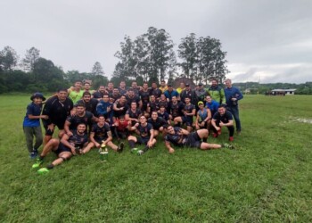 Fiesta “azurra” bajo el lluvia: CAPRI campeón del Súper 8 de la URuMi