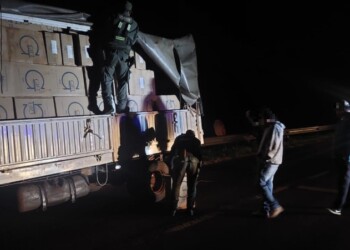Interceptaron un camión cargado con 125 mil paquetes de cigarrillos de contrabando