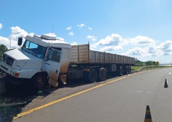 Despistó un camión sobre la ruta 12 en acceso a Garupá