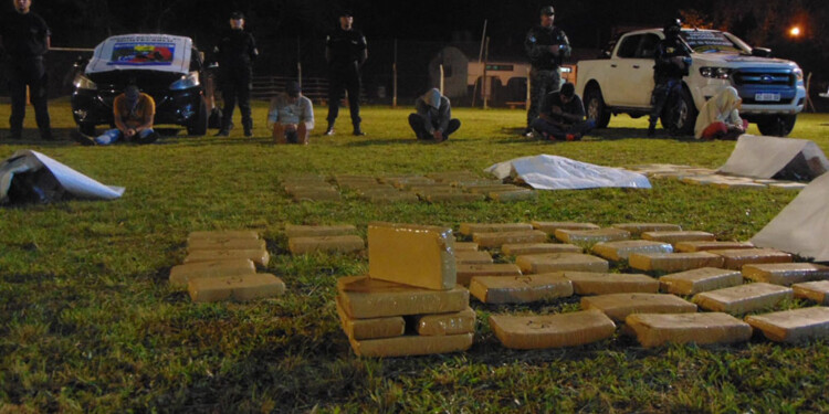 SIN TREGUA. Uno de los últimos operativos. En Montecarlo, donde se incautaron más de 5 toneladas de marihuana.