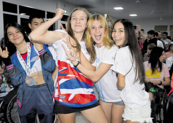 Sigue la fiesta de los Evita