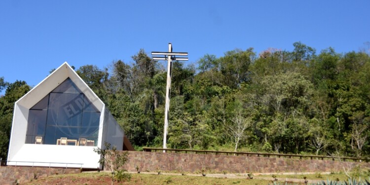 CAPILLA DEL PARQUE TEMÁTICO. Uno de los puntos de la Cruz de Santa Ana donde se exponen objetos religiosos.