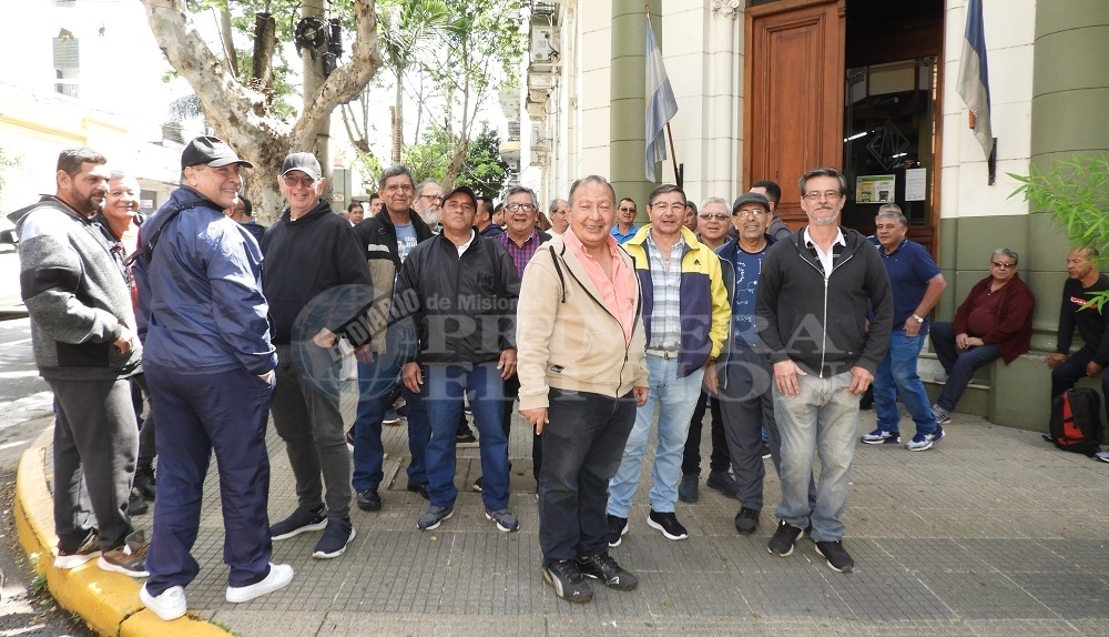 Policías y penitenciarios acordaron una suba salarial, siguen Salud y Educación en la agenda