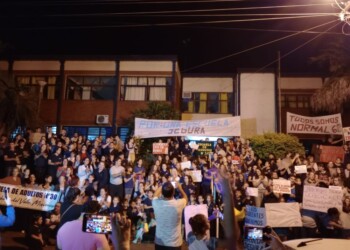 Aristóbulo del Valle: la comunidad educativa de la Escuela Normal 6 marchó para exigir mejoras edilicias
