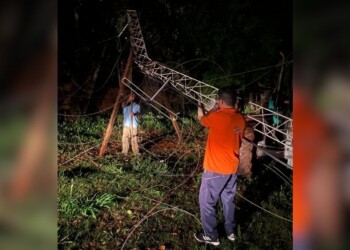 La fuerte tormenta derrumbó la torre de una radio en Campo Viera