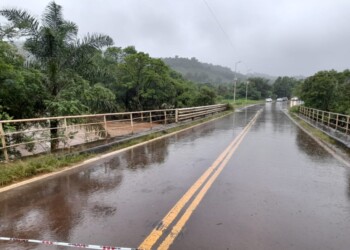 Se interrumpió el tránsito sobre el puente del arroyo Piray Miní