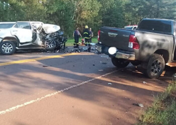Una mujer y una ñina de 8 años murieron en triple colisión en la ruta nacional 12