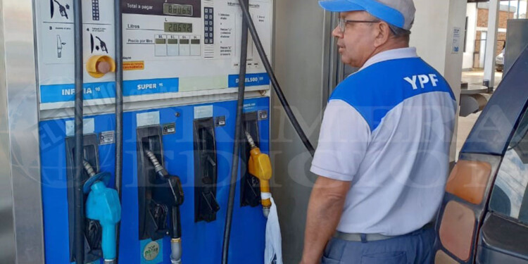 SIN STOCK. Las estaciones de la marca estatal ayer no tenían el Diésel 500, el más económico que utilizan los camiones y la maquinaria agrícola.