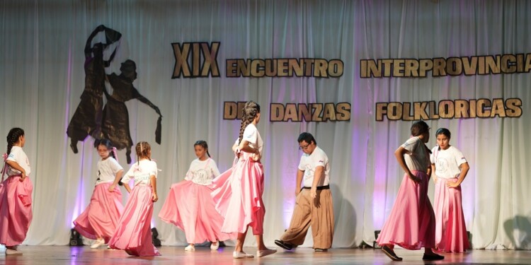 BAILE Y TRADICIÓN. Apóstoles realizó la XIX Edición del Encuentro Interprovincial de Danza en el predio de la Expo Yerba.