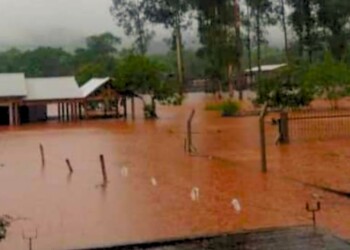 El nivel del Uruguay baja lentamente, pero zonas de El Soberbio siguen incomunicadas y sin luz