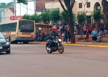 Sorpresiva asamblea dejó varados a usuarios de colectivos en Eldorado