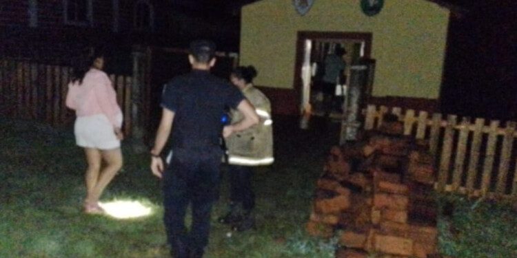 ASISTENCIA. Fueron dos familias afectadas en Mártires. Fueron evacuadas y alojadas en el cuartel de bomberos local y el SUM municipal.