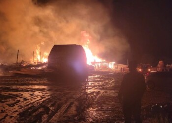 Un aserradero se incendió en Oberá durante el temporal