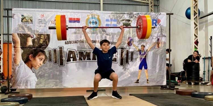 ACCIÓN. Los deportistas participaron en diferentes categorías, pero los juveniles dieron la nota de la jornada.