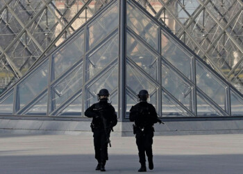 Evacuaron el Museo del Louvre y el Palacio de Versalles por temor a un atentado