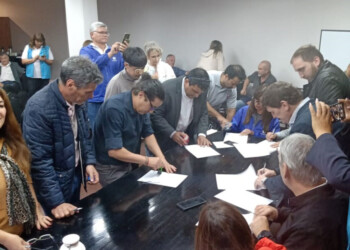 Mesa de Diálogo acordó llevar a 61.500 pesos el básico docente en octubre